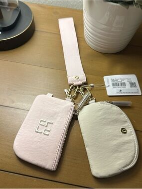Duo pouch wristlet in Pink Pale and light ivory